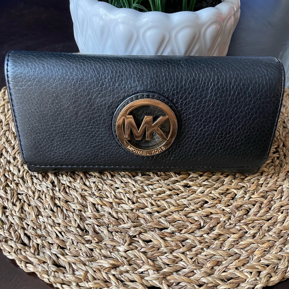 Michael Kors Wallet: gently used, bought at Michael kors outlet. Black with gold